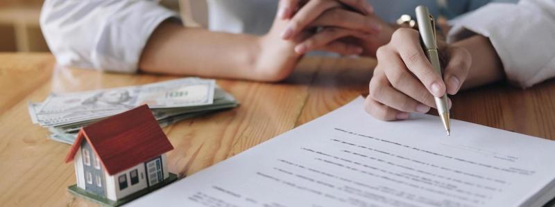 ¿Tienen alguna regulación los corredores de propiedades?