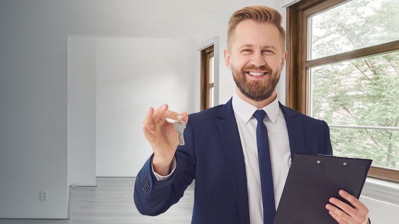 ¿Cuánto cobra un corredor de propiedades por administrar una propiedad?